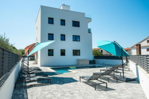 Villa DIV with pool